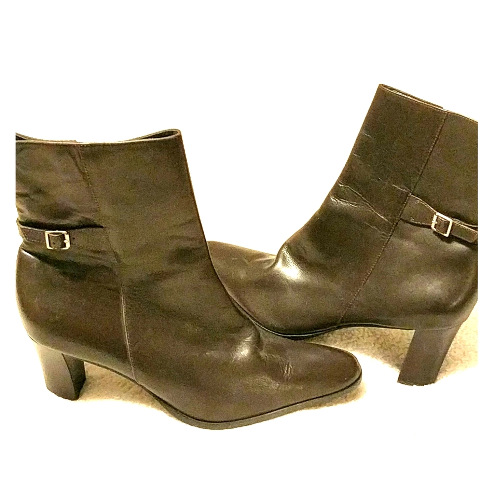 Ann Taylor loft brown booties. Sz 9.5